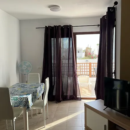 Villa House - Sleeps 4 & Swimming Pool *