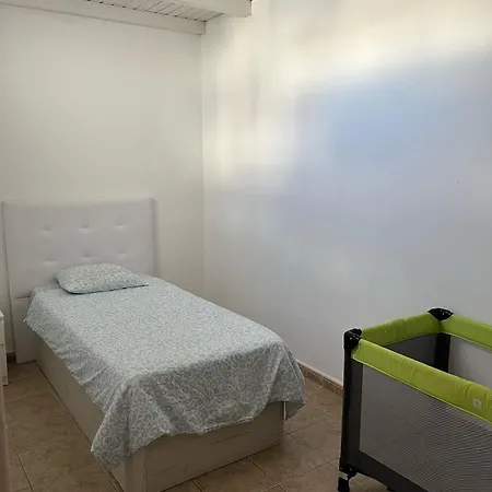 House - Sleeps 4 & Swimming Pool Villa