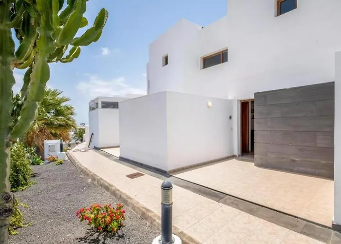 House - Sleeps 4 & Swimming Pool Vila