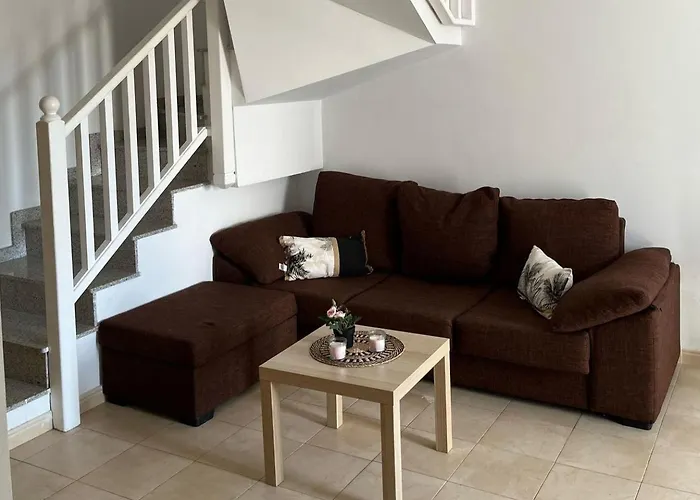 House - Sleeps 4 & Swimming Pool