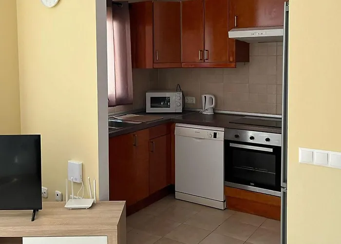 House - Sleeps 4 & Swimming Pool