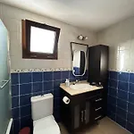 Βίλα House - Sleeps 4 & Swimming Pool