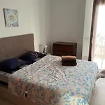 Βίλα House - Sleeps 4 & Swimming Pool *