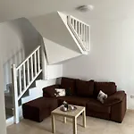 House - Sleeps 4 & Swimming Pool Βίλα *