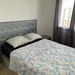 House - Sleeps 4 & Swimming Pool *