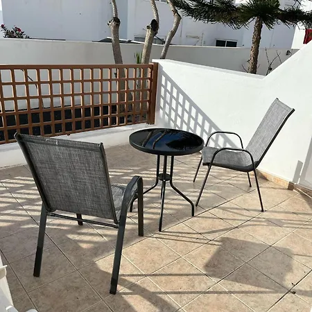 House - Sleeps 4 & Swimming Pool ティアス