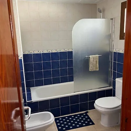 House - Sleeps 4 & Swimming Pool * ティアス