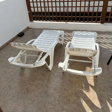House - Sleeps 4 & Swimming Pool 빌라 *