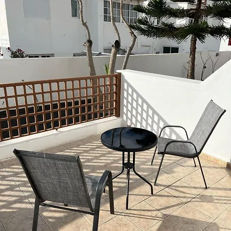 House - Sleeps 4 & Swimming Pool ヴィラ ティアス