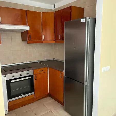 House - Sleeps 4 & Swimming Pool ティアス