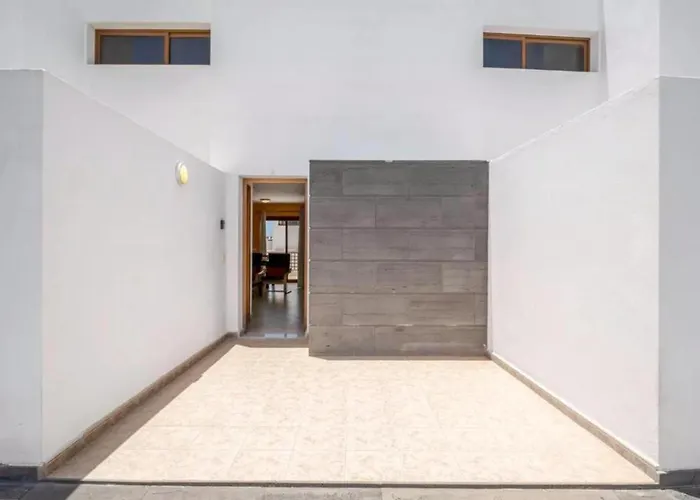 House - Sleeps 4 & Swimming Pool *