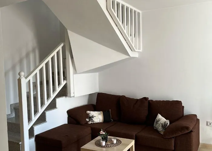 House - Sleeps 4 & Swimming Pool Villa *