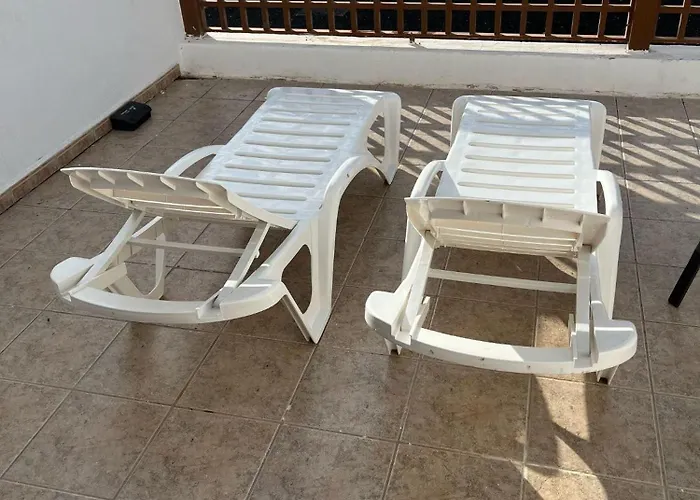 House - Sleeps 4 & Swimming Pool Villa *