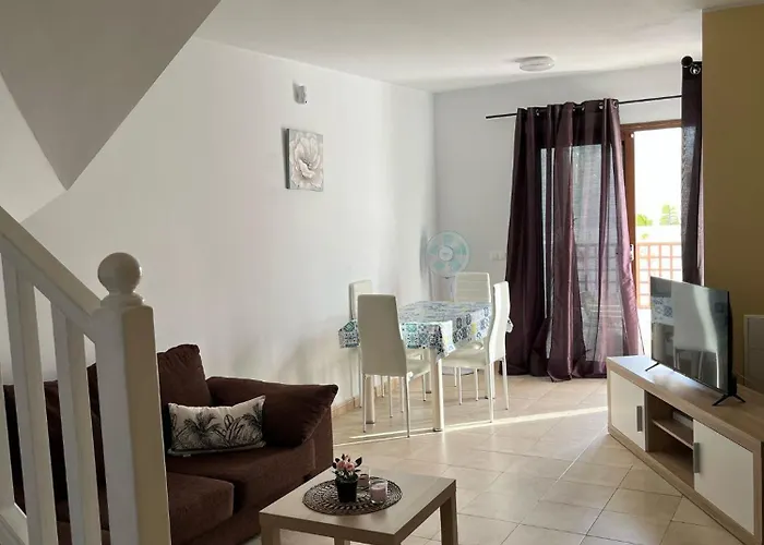 House - Sleeps 4 & Swimming Pool * Tias